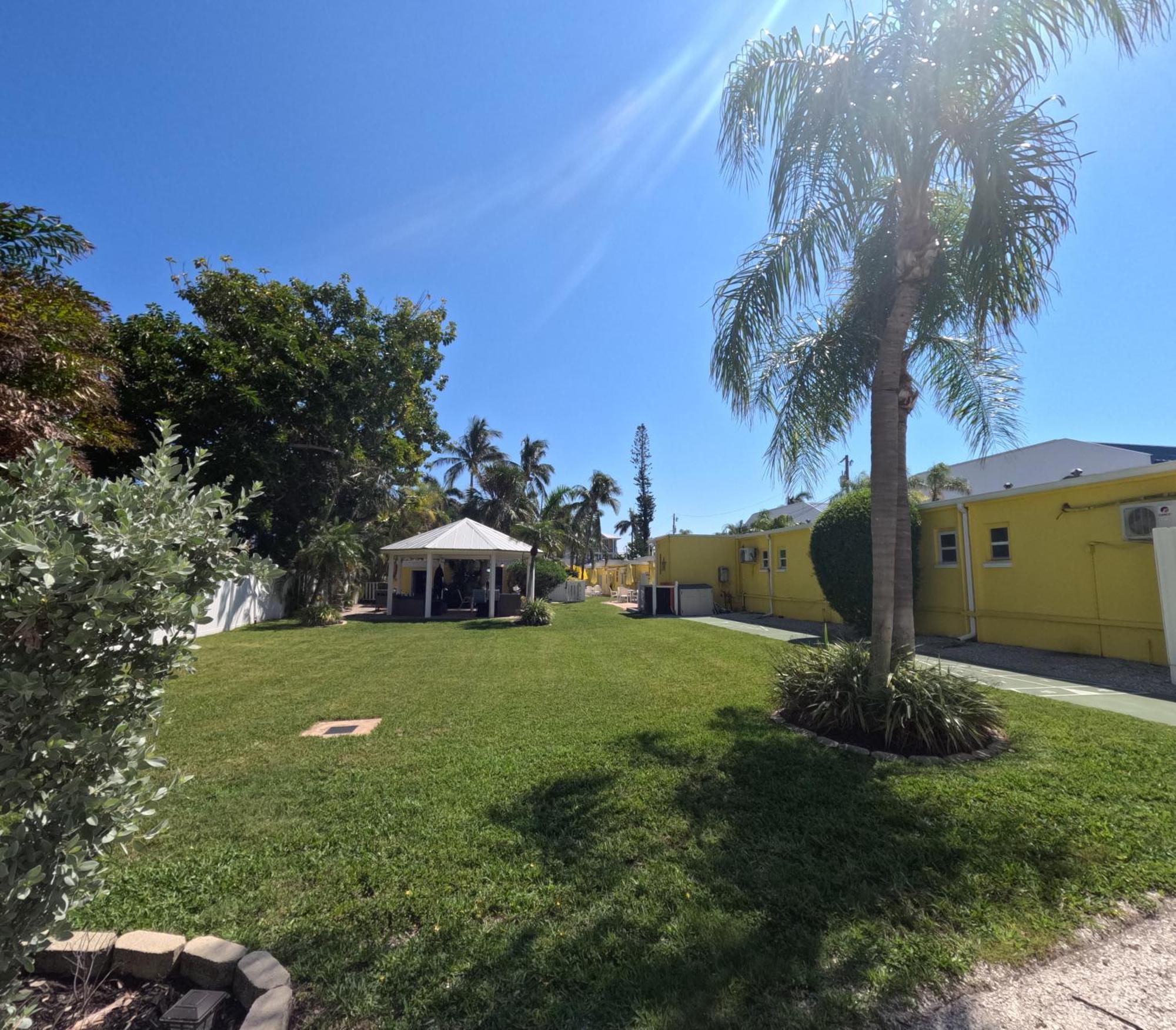 Queens Gate Resort Bradenton Beach Extérieur photo